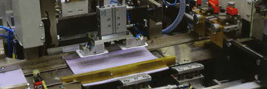 Pass-Chip-Einfügung bei BW Papersystems Passmaschine